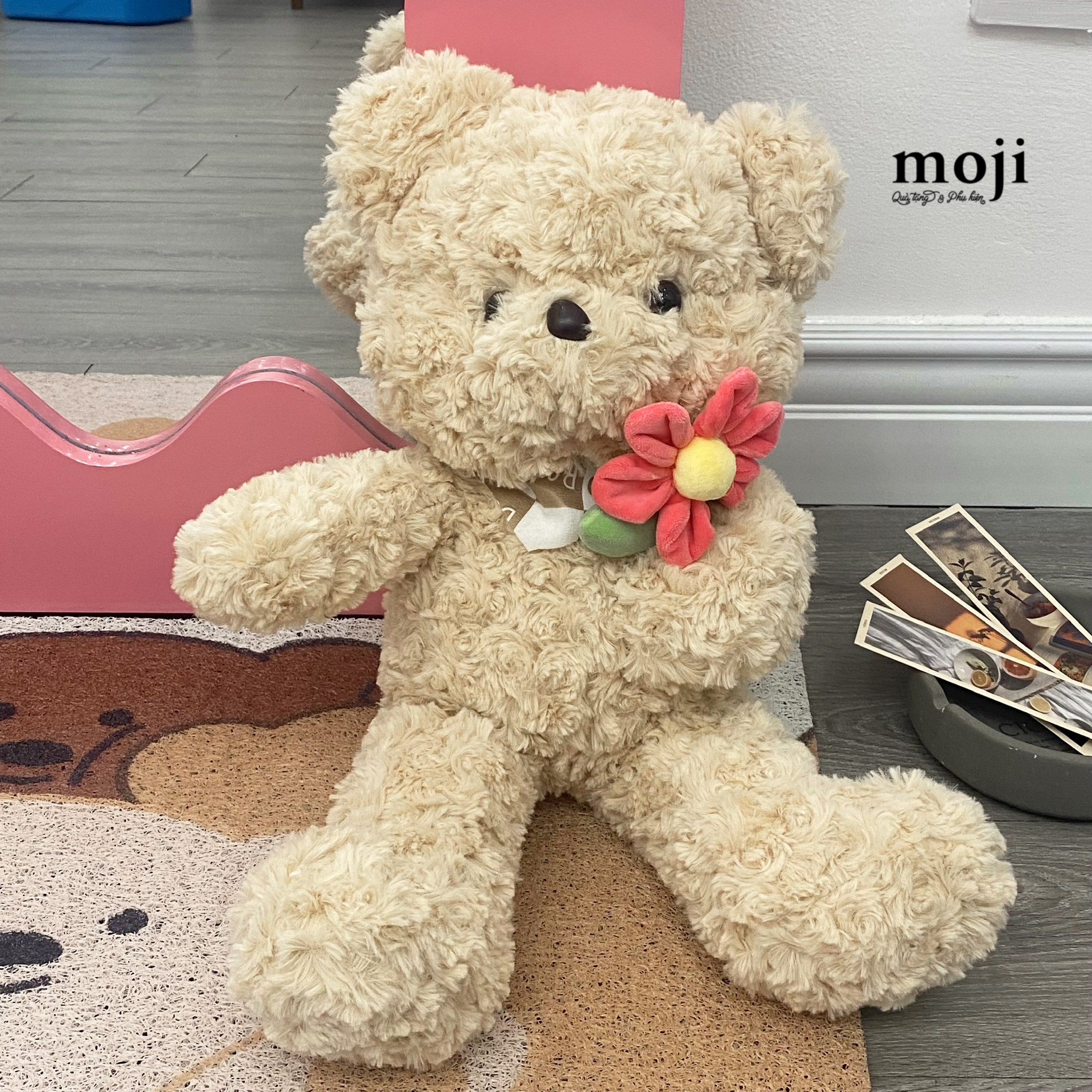 Gấu bông MJ Baby bear cầm hoa đeo khăn kẻ ô 50cm - Be